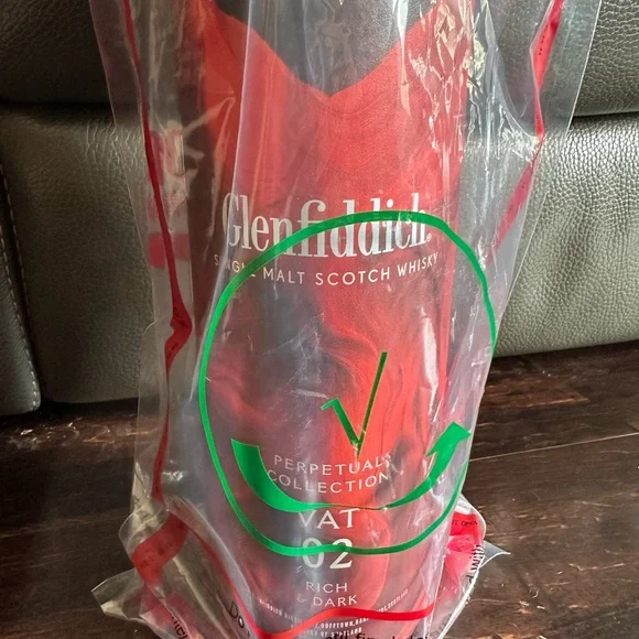 Perpetual Vat 02 Rich & Dark Single Malt Scotch Whisky 🥃 - Picture 2 of 3